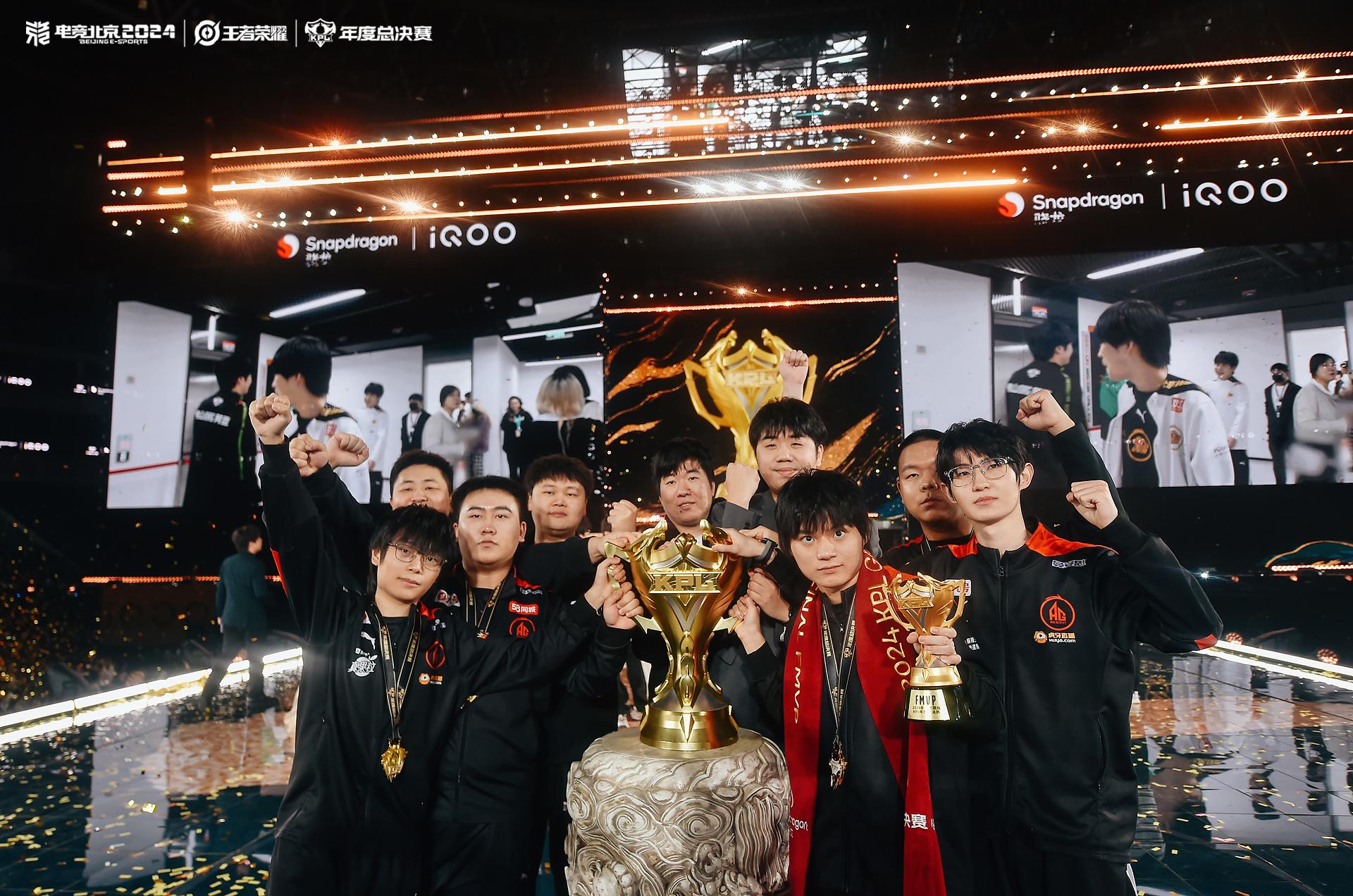 BLG翻盘EG,Bin开启传奇时刻宿命之战成都决赛之夜,留下经典瞬间 BLG翻盘EG,Bin开启传奇时刻宿命之战成都决赛之夜,留下经典瞬间